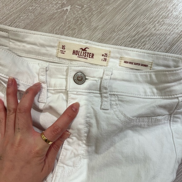 Hollister white ripped jeans - Picture 2 of 3